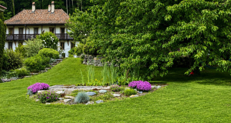 Une demeure de caractère dans un écrin de verdure image 2
