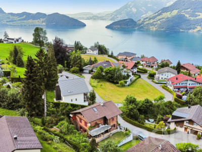 Einfamilienhaus mit Chalet Charakter. Sonnenlage mit Weitsicht image 1