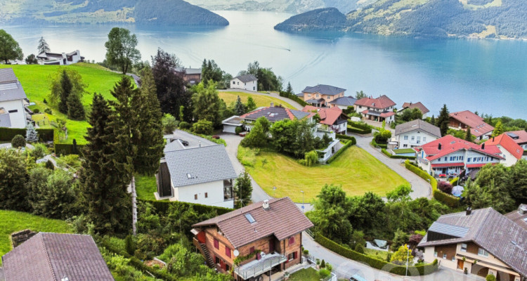 Einfamilienhaus mit Chalet Charakter. Sonnenlage mit Weitsicht image 1