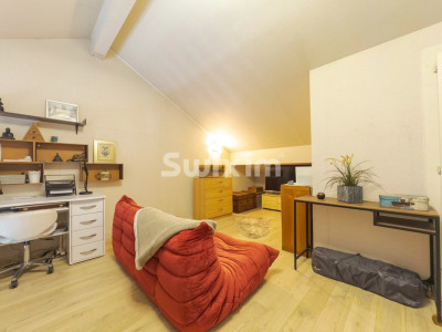 Stunning 6-room duplex apartment image 8