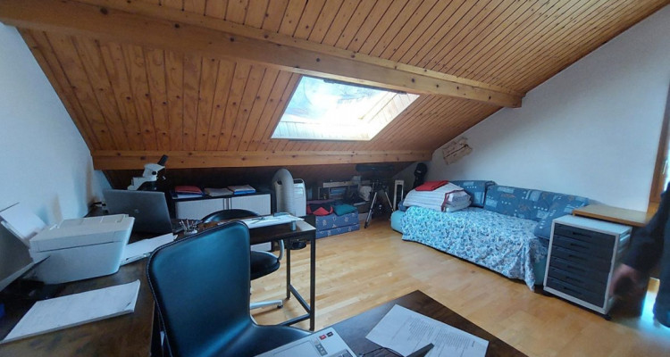 Spacieuse villa avec appartement indépendant au rez inférieur image 9