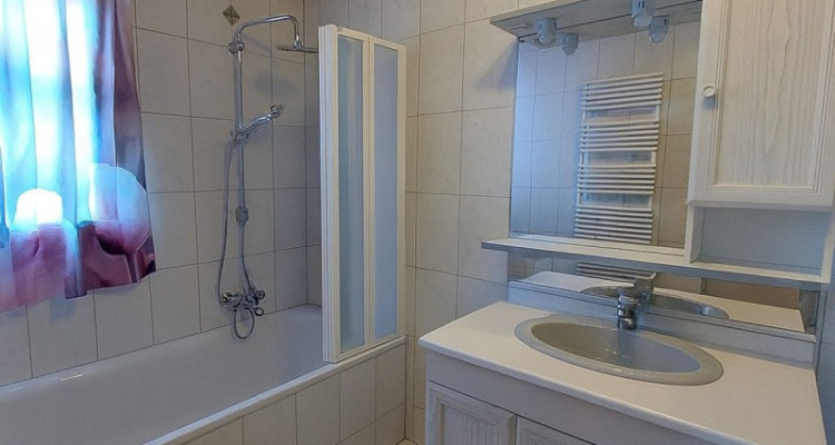 Spacieuse villa avec appartement indépendant au rez inférieur image 11
