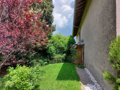 Charmante ferme avec vue sur le lac et les Alpes, comprenant deux appartements et une grange image 2