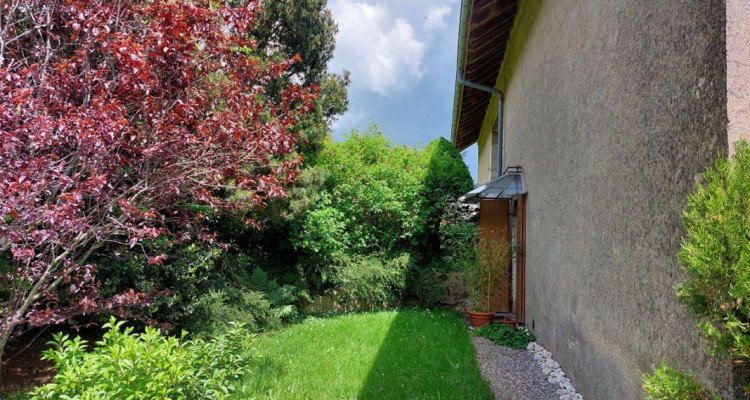 Charmante ferme avec vue sur le lac et les Alpes, comprenant deux appartements et une grange image 2