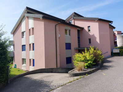 Superbe appartement de 4,5 pièces avec balcon et ascenseur dans un quartier résidentiel calme image 1