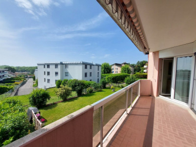 Superbe appartement de 4,5 pièces avec balcon et ascenseur dans un quartier résidentiel calme image 3