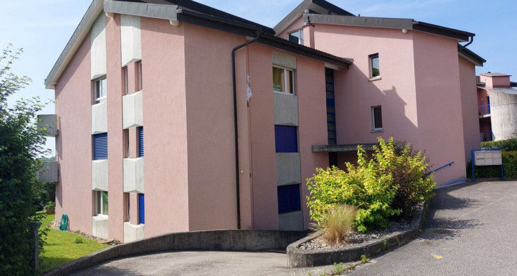 Superbe appartement de 4,5 pièces avec balcon et ascenseur dans un quartier résidentiel calme image 1