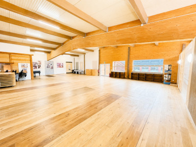 Local commercial de 371 m2 image 1