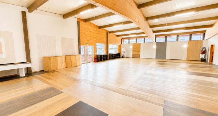 Local commercial de 371 m2 image 2