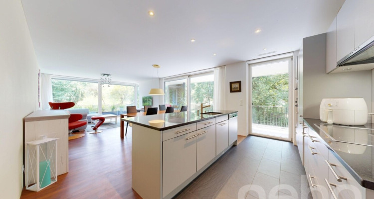 Lichtdurchflutete 3.5-Zimmerwohnung mit grossem Balkon am Rotsee image 2