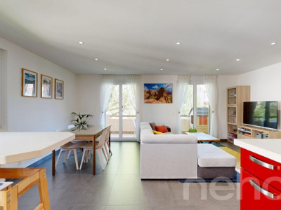 Duplex en attique rénové en Terre Sainte aux volumes généreux image 1
