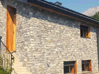 MAISON VILLAGEOISE NEUVE ÉCOLOGIQUE, JARDIN, CAVE, 2 PARKINGS image 1