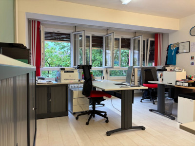 Une place de travail en bureau partagé au centre-ville  image 1