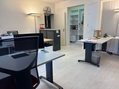 Une place de travail en bureau partagé au centre-ville  image 4
