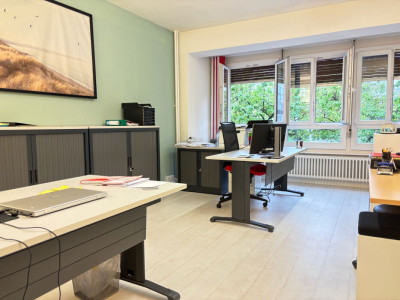 Une place de travail en bureau partagé au centre-ville  image 3
