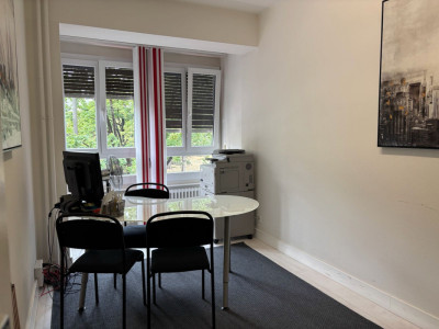 Une place de travail en bureau partagé au centre-ville  image 6