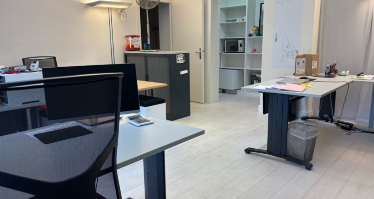 Une place de travail en bureau partagé au centre-ville  image 4