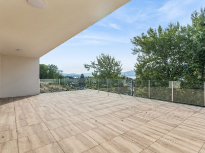 Attique avec magnifique vue sur le lac et une grande terrasse image 1