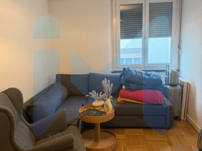 Appartement de 4 pièces au 1er étage situé à Acacias 1227 image 2
