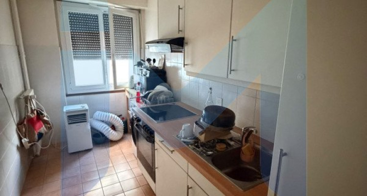 Appartement de 4 pièces au 1er étage situé à Acacias 1227 image 4