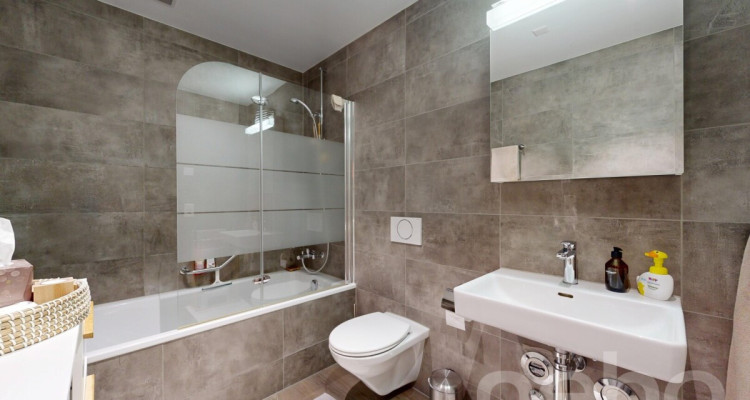 Moderne 4.5-Zimmer-Wohnung an der Bauzonengrenze image 9