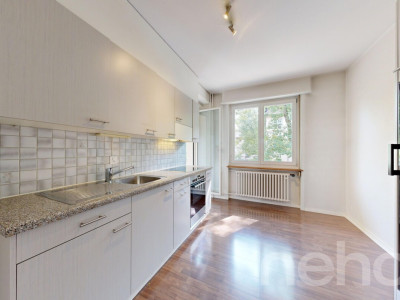 Charmante 2.5-Zimmer-Wohnung mit eigener Garage im Monbijou image 1