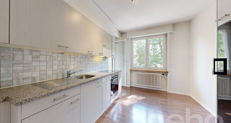 Charmante 2.5-Zimmer-Wohnung mit eigener Garage im Monbijou image 1