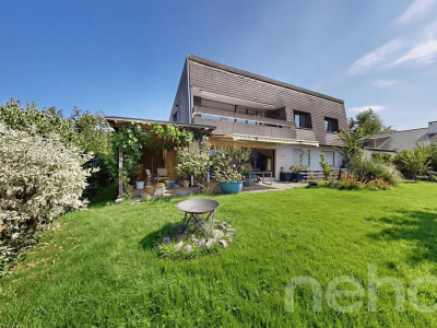 Vielseitiges Zweifamilienhaus mit unverbaubarer Weitsicht image 1