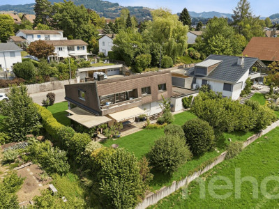 Vielseitiges Zweifamilienhaus mit unverbaubarer Weitsicht image 3