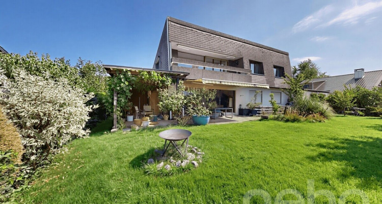 Vielseitiges Zweifamilienhaus mit unverbaubarer Weitsicht image 1