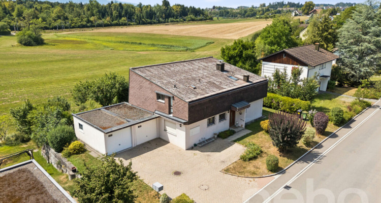 Vielseitiges Zweifamilienhaus mit unverbaubarer Weitsicht image 2