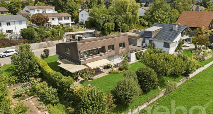 Vielseitiges Zweifamilienhaus mit unverbaubarer Weitsicht image 3