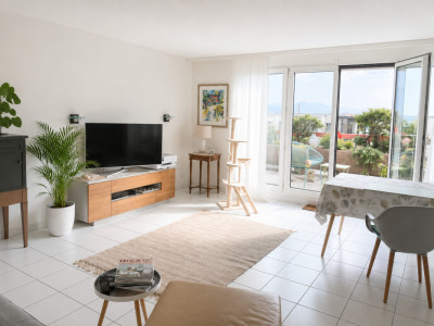 🏡 Perle rare denviron 75 m² avec grande terrasse & vue imprenable sur le Lac L image 1