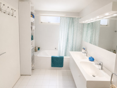 🏡 Perle rare denviron 75 m² avec grande terrasse & vue imprenable sur le Lac L image 4