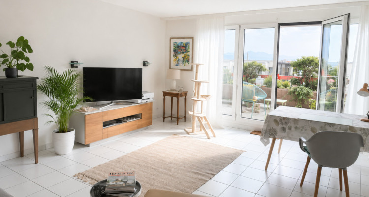 🏡 Perle rare denviron 75 m² avec grande terrasse & vue imprenable sur le Lac L image 1
