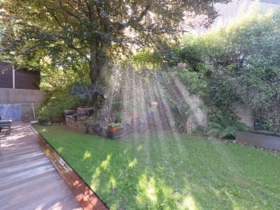 163 m2 de design contemporain, votre jardin à 20 min du Flon image 1