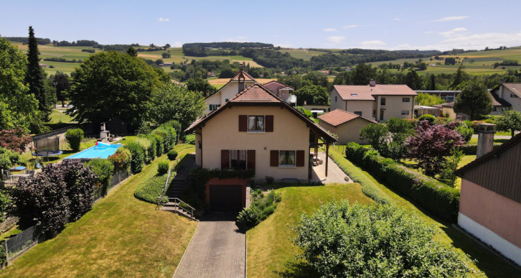 Villa individuelle de 6.5 pièces avec grand jardin de 1618 m2 image 3