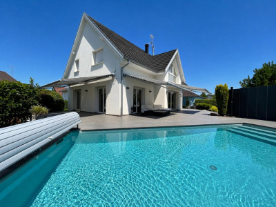 Villa dexception avec piscine aux portes de Bâle, en France image 1