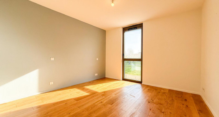 En France, Village-Neuf : Appartement 4 Pièces de Standing image 5