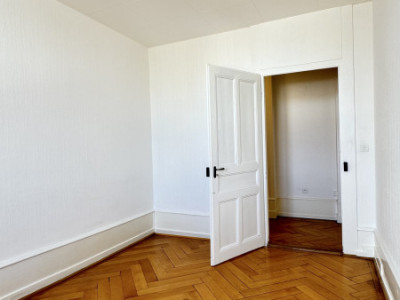 4 pièces lumineux proche gare, 89 m², ascenseur | La Chaux-de-Fonds image 12