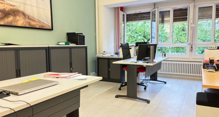 Une place de travail en bureau partagé au centre-ville  image 3
