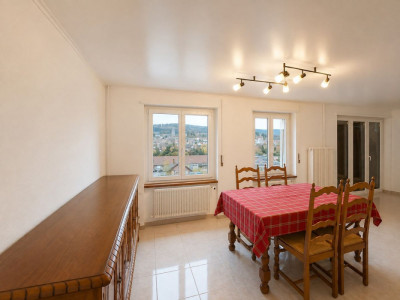 Spacieux appartement de 3,5 pièces avec deux balcons et ascenseur image 2