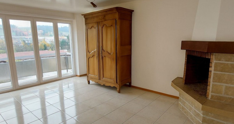 Spacieux appartement de 3,5 pièces avec deux balcons et ascenseur image 1