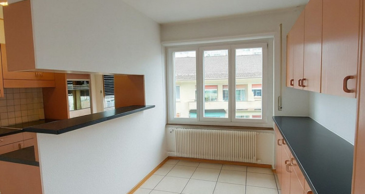 Spacieux appartement de 3,5 pièces avec deux balcons et ascenseur image 4