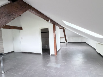 Superbe loft en attique de 52 m² avec poutres apparentes – Orbe image 2