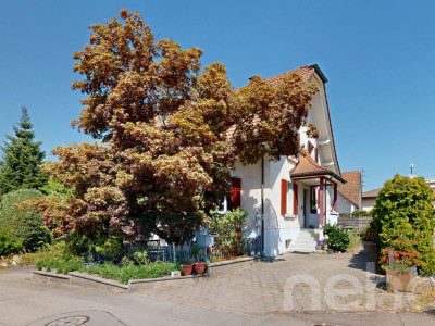 Charmantes 5.5 Zimmer Einfamilienhaus mit zusätzlichen Räumlichkeiten image 1