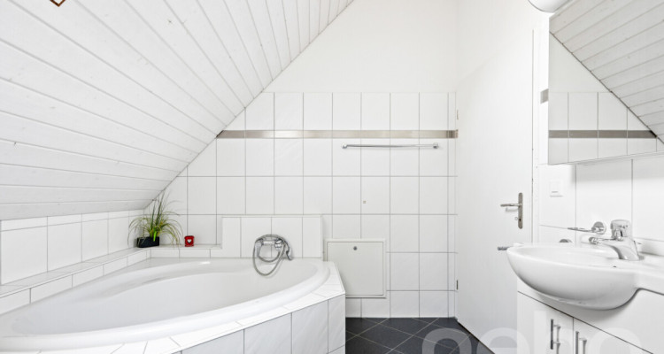Helle 5.5-Zimmer-Dach-Maisonette-Wohnung mit Ausblick image 12