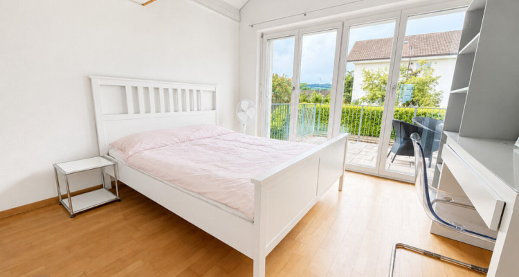 MODERN, FREISTEHEND MIT SEESICHT & BEHEIZBAREM POOL image 11