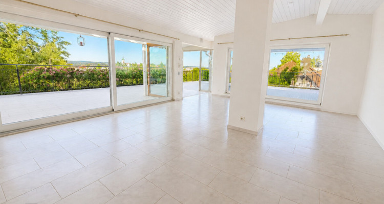 Attikawohnung mit 230 m2 Terrasse, Privatlift und Seesicht image 1