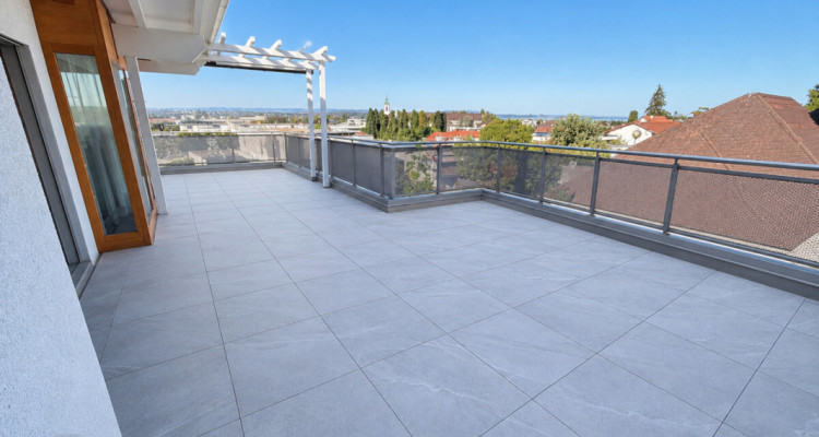 Attikawohnung mit 230 m2 Terrasse, Privatlift und Seesicht image 7